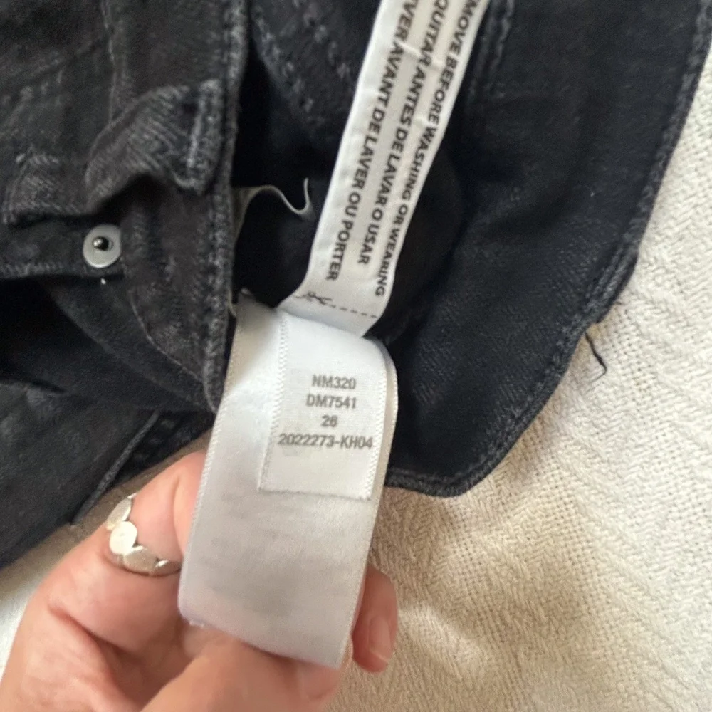 MADEWELL Mid-Rise Kick Out Crop Jeans in Black Rinse Wash Size 26 - NM320